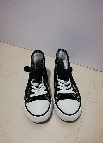 H&M Converse