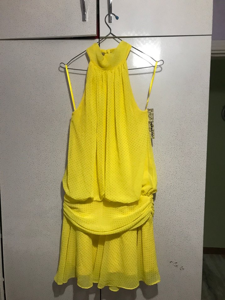 Sırtı açık sarı elbise - Görsel 2