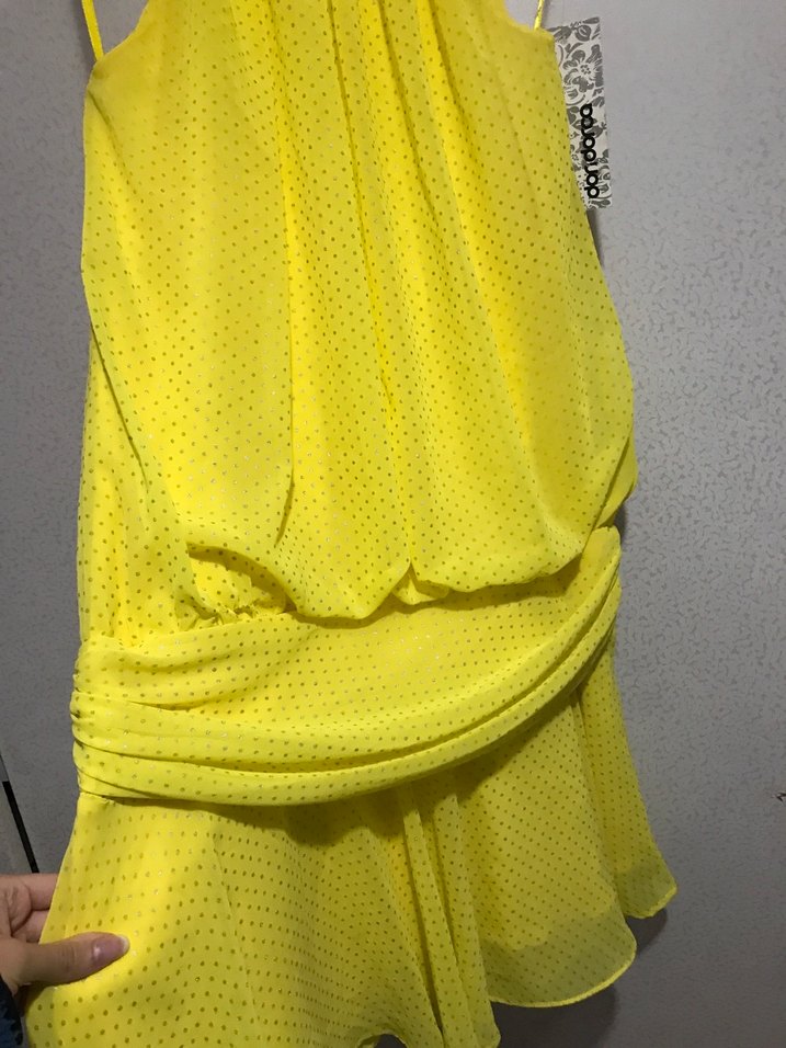 Sırtı açık sarı elbise - Görsel 4