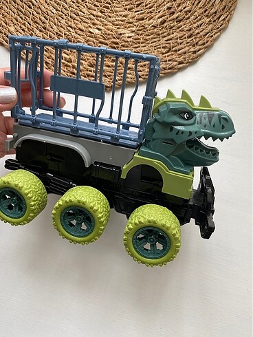  Dinozor Araba