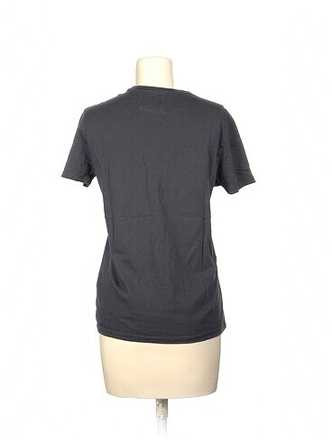 m Beden PreLoved T-shirt %70 İndirimli.