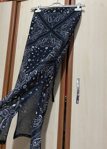 Yırtmaçlı etek