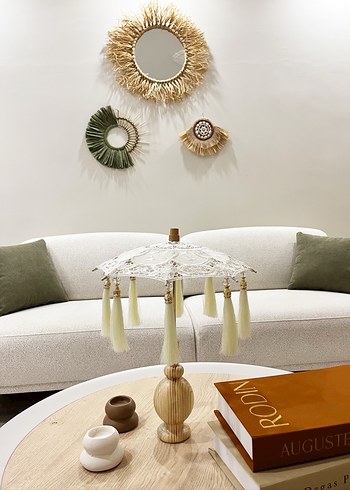 Beyaz Püsküllü Ahşap Masa Lambası - Görsel 3