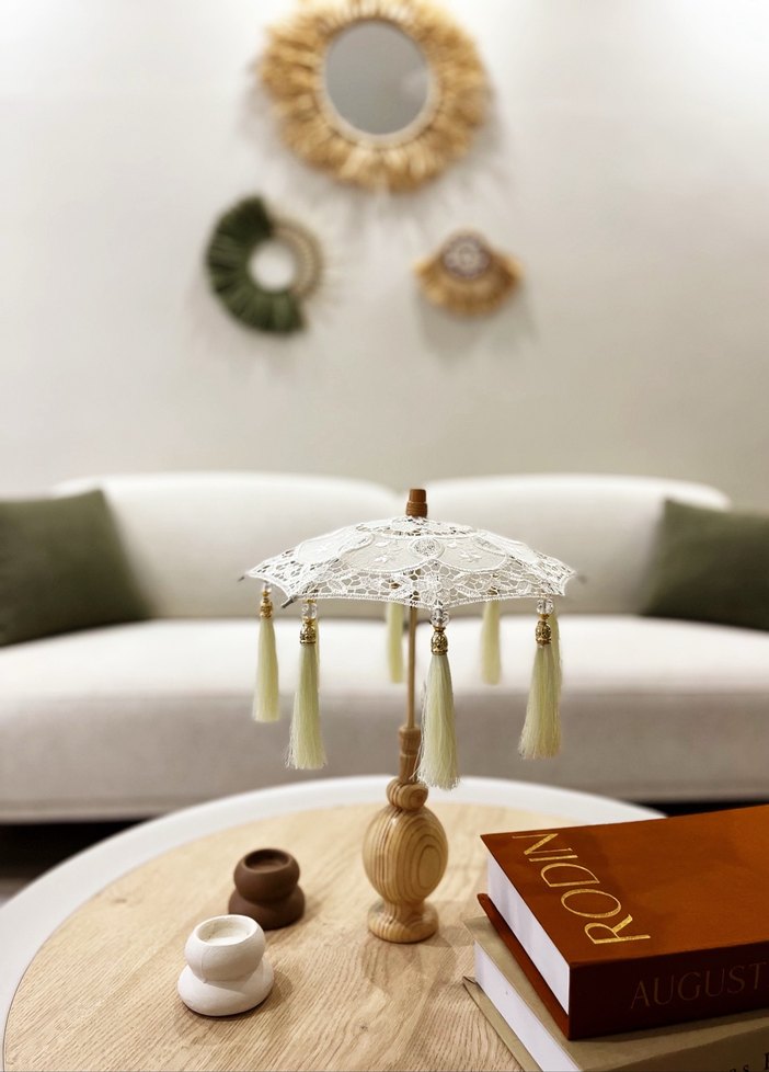 Beyaz Püsküllü Ahşap Masa Lambası - Görsel 4