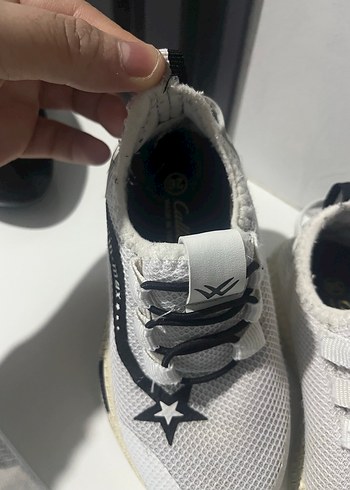 Gri Detaylı Beyaz Bağcıklı Spor Ayakkabı - Görsel 4