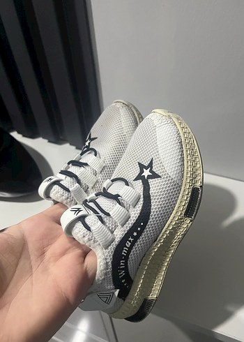 Gri Detaylı Beyaz Bağcıklı Spor Ayakkabı - Görsel 3