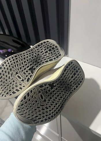 Gri Detaylı Beyaz Bağcıklı Spor Ayakkabı - Görsel 2