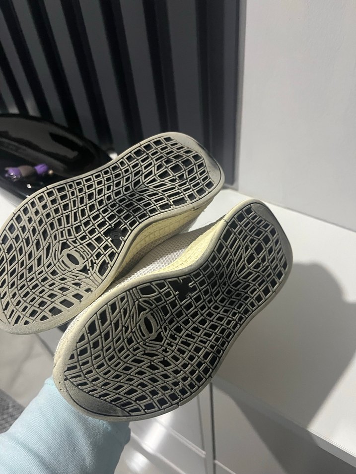 Gri Detaylı Beyaz Bağcıklı Spor Ayakkabı - Görsel 2