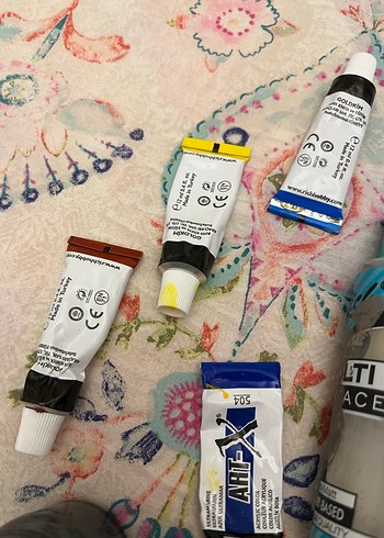 Çok Renkli Boya Tüpleri ve Şişe Seti - Görsel 3