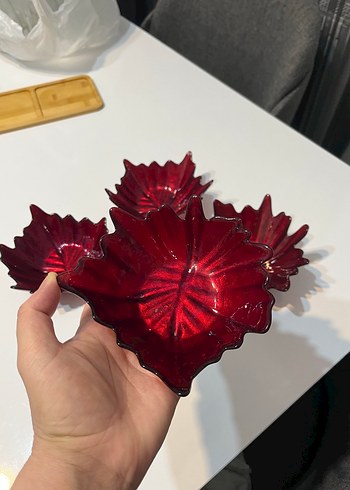 Koyu Kırmızı Yaprak Şeklinde Dekoratif Tabaklar - Görsel 2