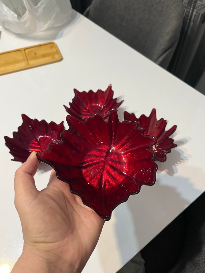 Koyu Kırmızı Yaprak Şeklinde Dekoratif Tabaklar - Görsel 2