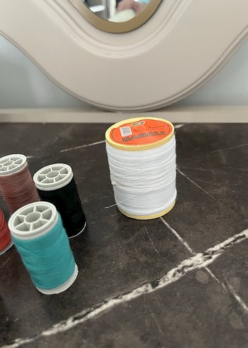 Çeşitli Renklerde Dikiş İplikleri - Görsel 6