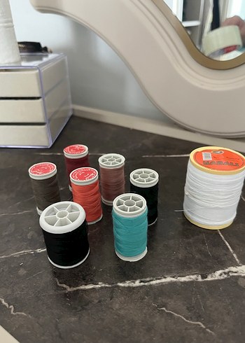 Çeşitli Renklerde Dikiş İplikleri - Görsel 4