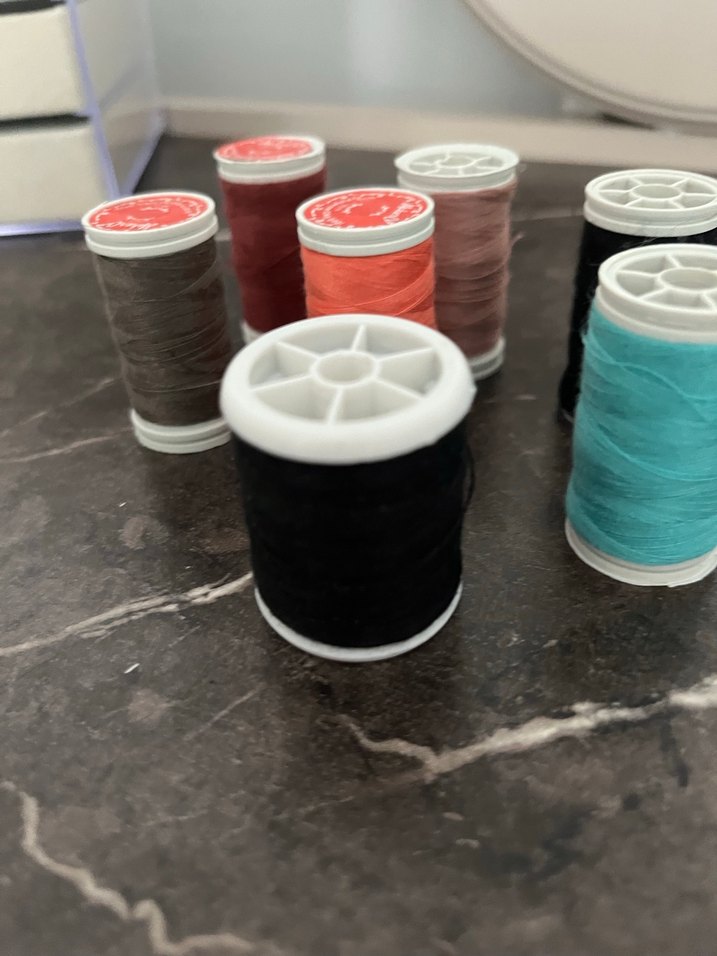 Çeşitli Renklerde Dikiş İplikleri - Görsel 3