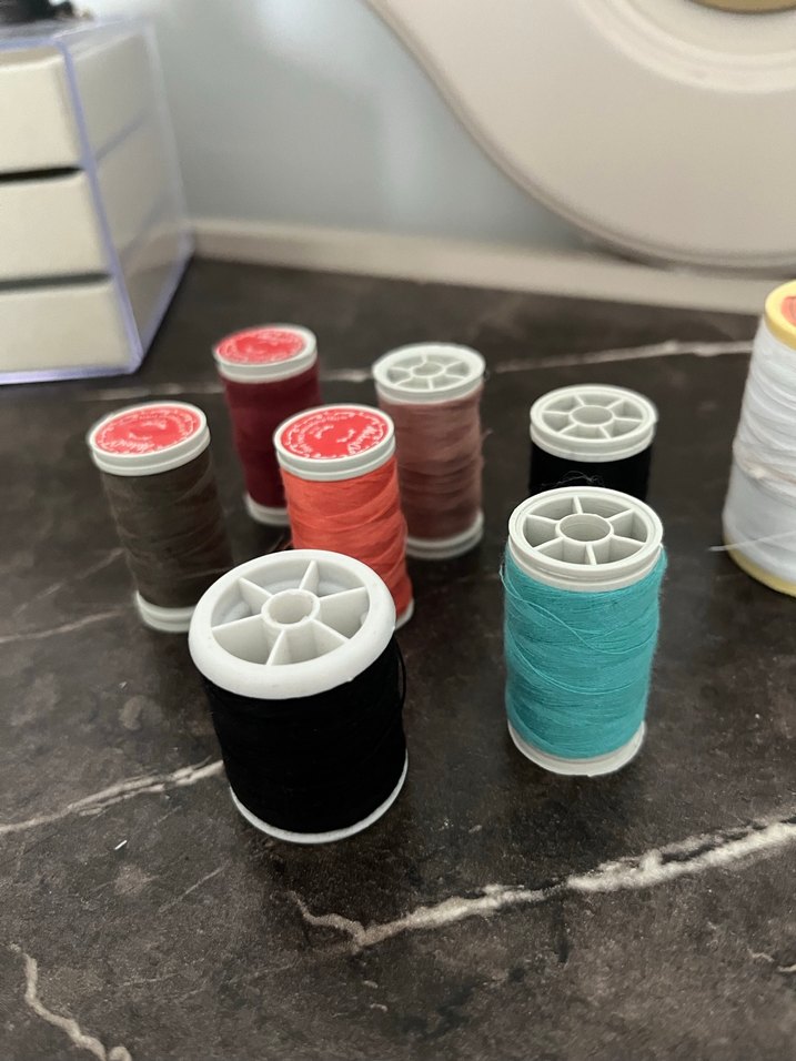 Çeşitli Renklerde Dikiş İplikleri - Görsel 5