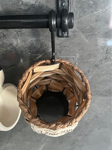 Zara Home Raf için hasır sepet