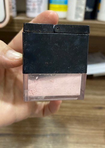 Huda Beauty Siyah Toz Makyaj - Görsel 3