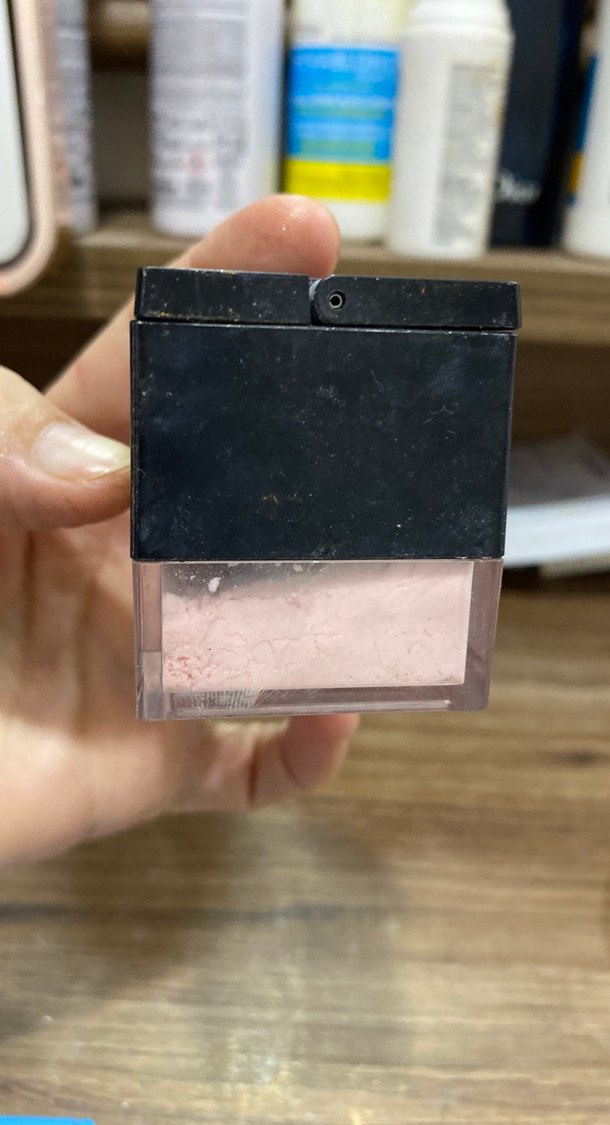 Huda Beauty Siyah Toz Makyaj - Görsel 3