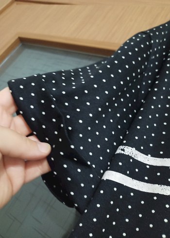 Siyah Puantiyeli Kısa Kollu Kadın Tişört - Görsel 3