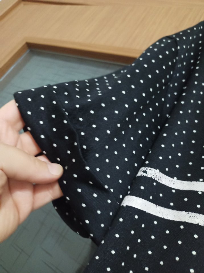 Siyah Puantiyeli Kısa Kollu Kadın Tişört - Görsel 3