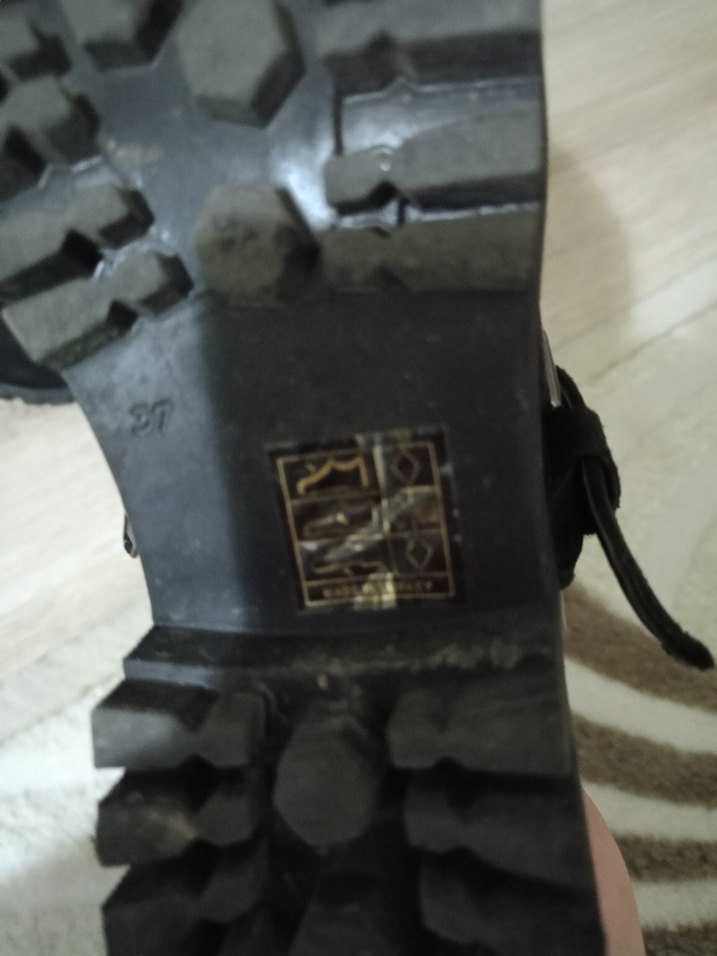 Siyah Süet Tokalı Gizli Topuklu Bot - Görsel 4