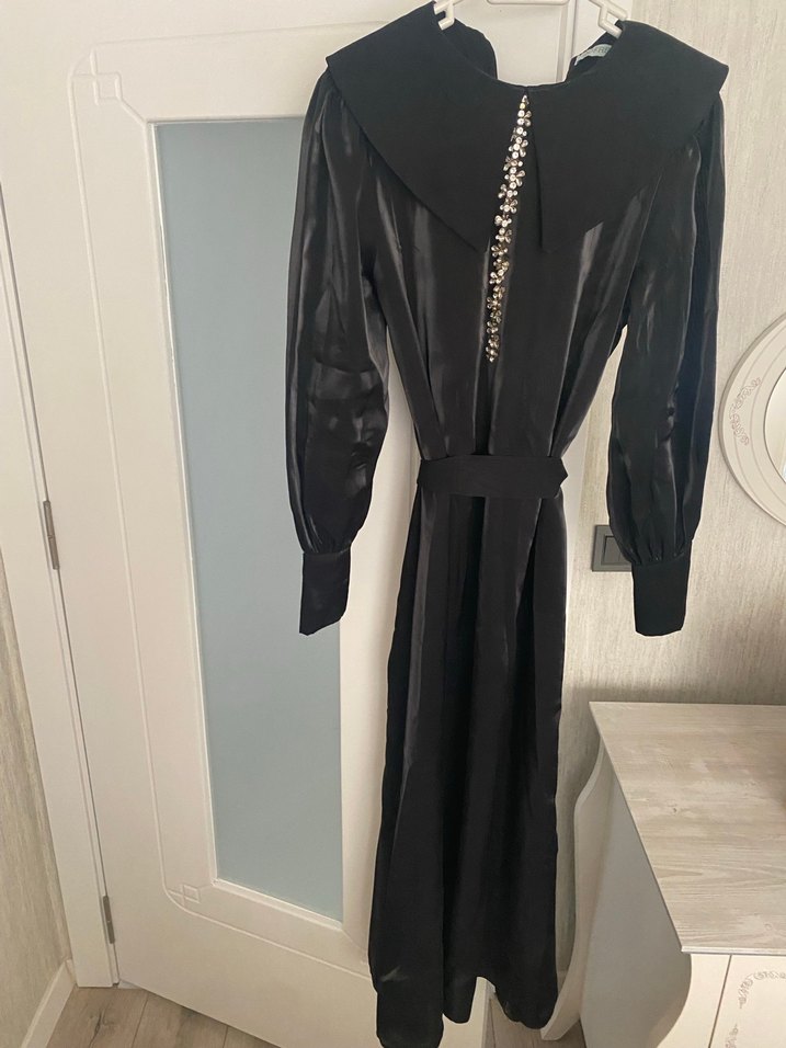 Uzun Siyah Drapeli Tesettür Elbise - Görsel 5