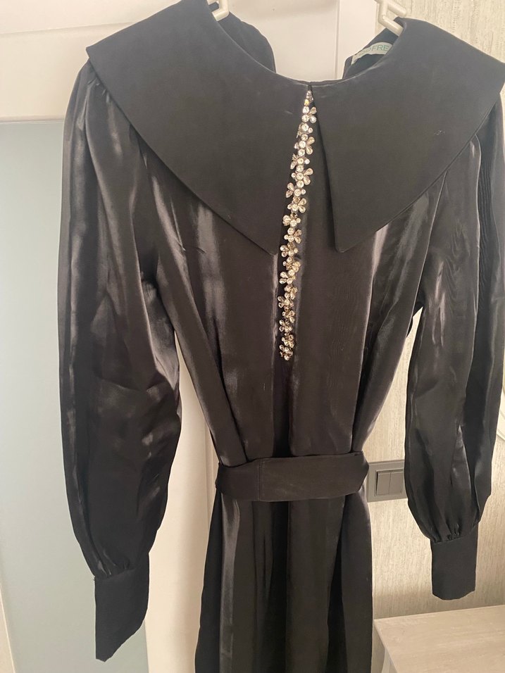 Uzun Siyah Drapeli Tesettür Elbise - Görsel 4