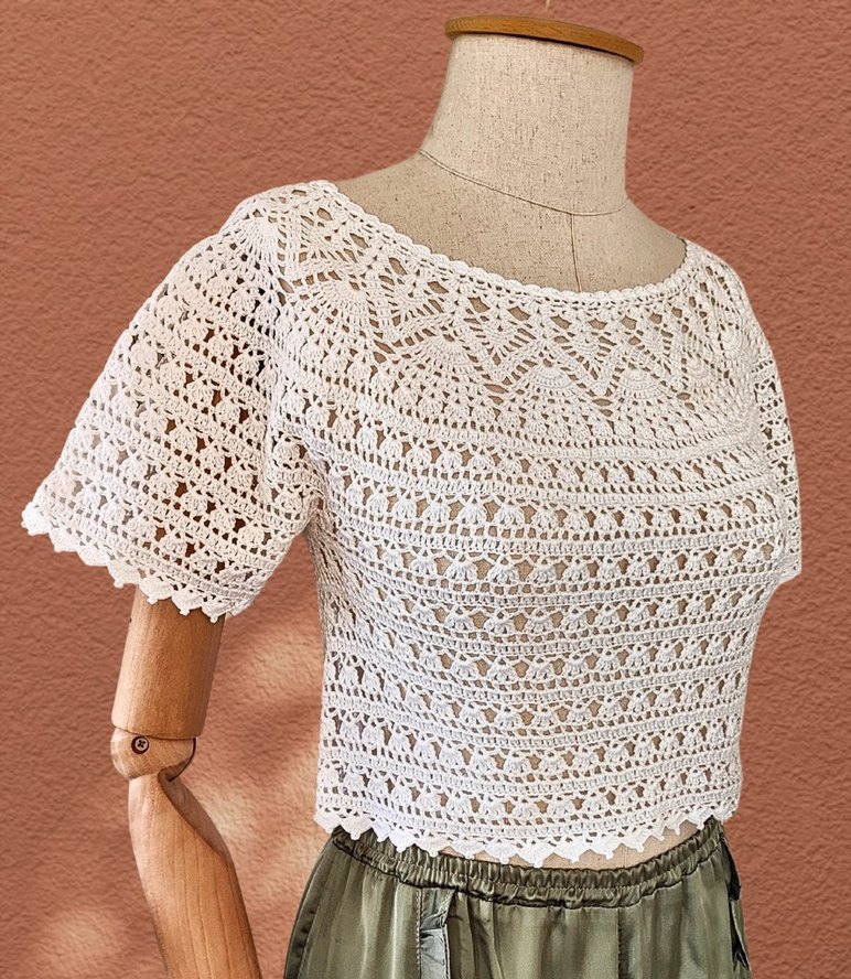 Beyaz Dantel El Örgüsü Kısa Bluz - Görsel 3