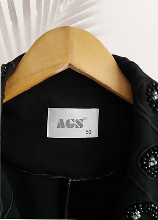 El işlemeli nakış ve boncuklu siyah pardesu - Görsel 5