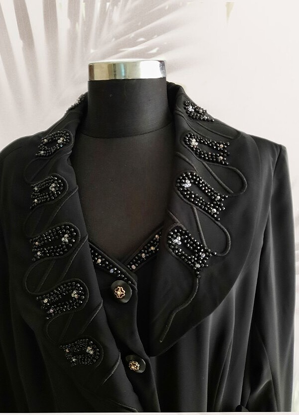 El işlemeli nakış ve boncuklu siyah pardesu - Görsel 4