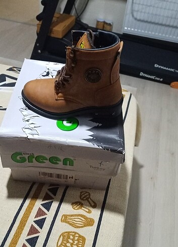 Yarım bot