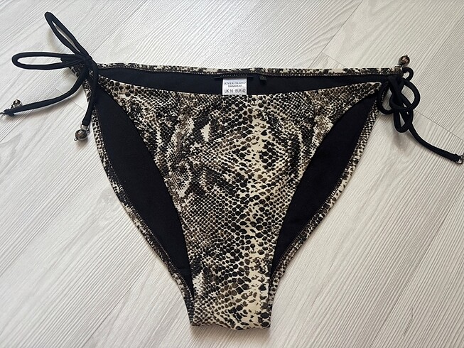 River Island Yılan desenli bikini altı