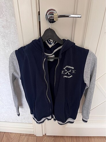 Zara erkek çocuk kapşonlu hırka 9/10 yaş