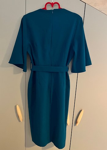 Kemerli V yaka elbise - Görsel 4