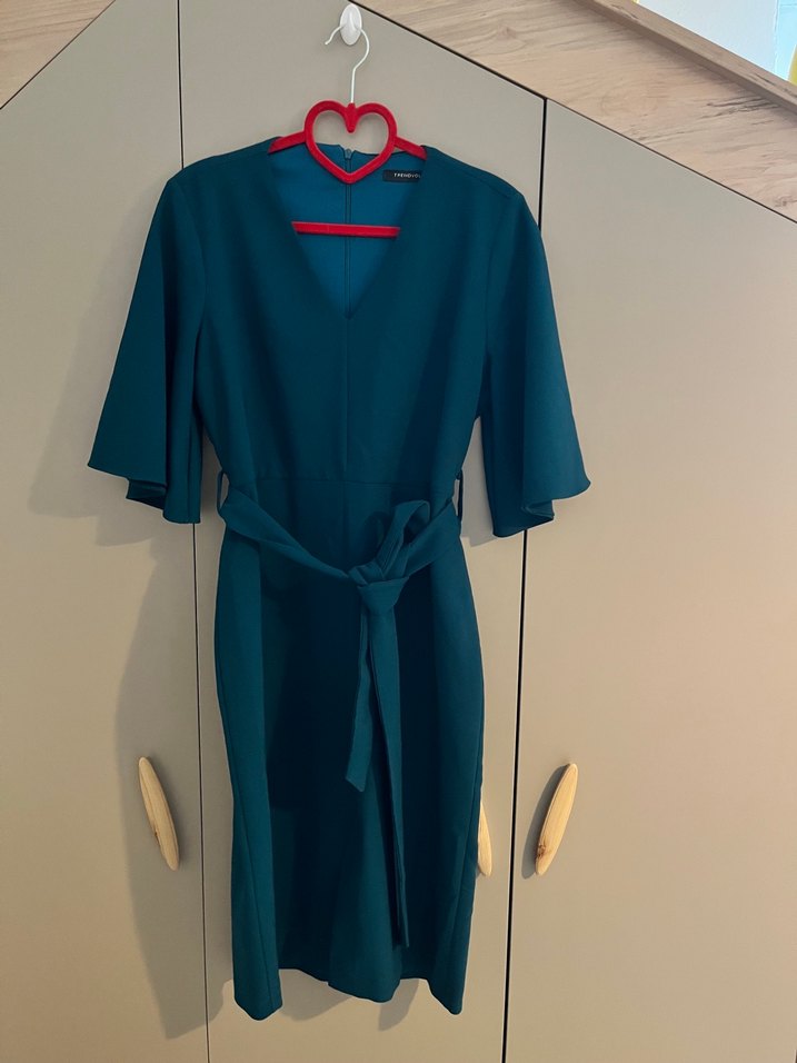 Kemerli V yaka elbise - Görsel 3