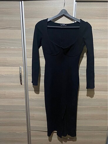 Bershka Bershka siyah dekolteli yırtmaçlı elbise