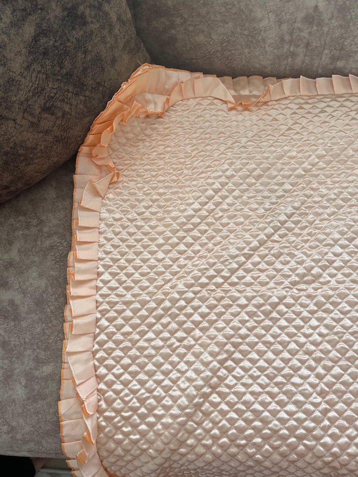 Bej Parlak Kadife Yatak Örtüsü - Görsel 2