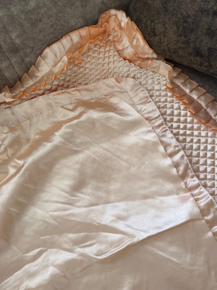 Bej Parlak Kadife Yatak Örtüsü - Görsel 3