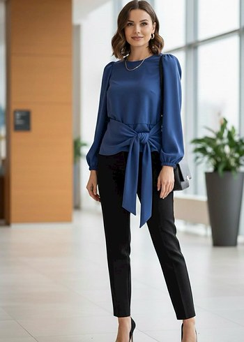 Kemer Detaylı Lacivert Ofis Bluzu - Görsel 3