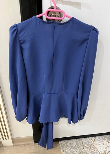 Kemer Detaylı Lacivert Ofis Bluzu - Görsel 4