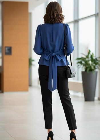 Kemer Detaylı Lacivert Ofis Bluzu - Görsel 2