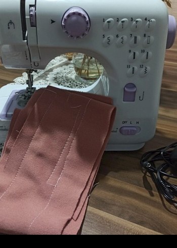 Pastel Kahverengi Dikiş Makinesi