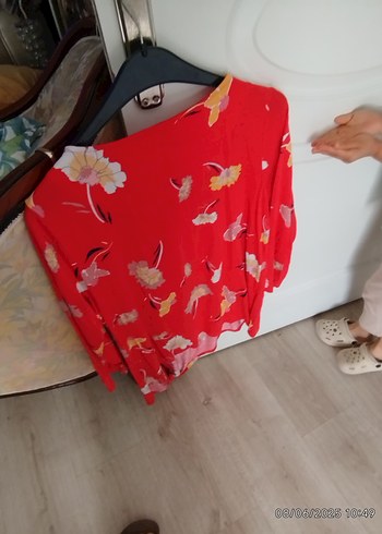 Kırmızı Çiçek Desen bluz penye kumaş pamuk oranli