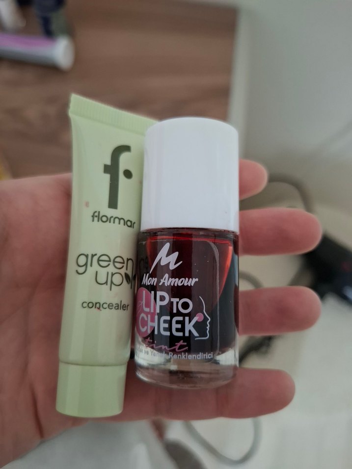 Dört Parça Makyaj Ürünü Seti - Görsel 3