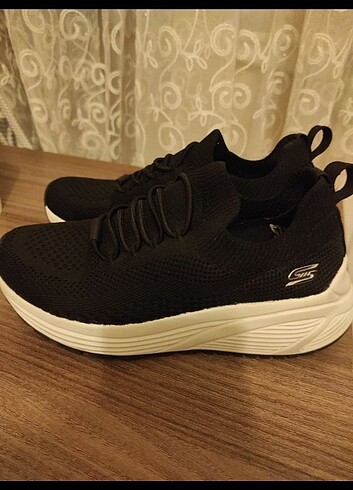 Skechers SKECHERS AYAKKABI DIŞARDA HİÇ GİYİLMEDİ