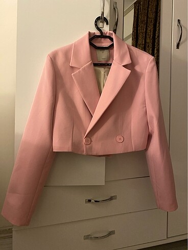 Pembe crop blazer