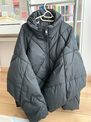 Oversize siyah şişme mont