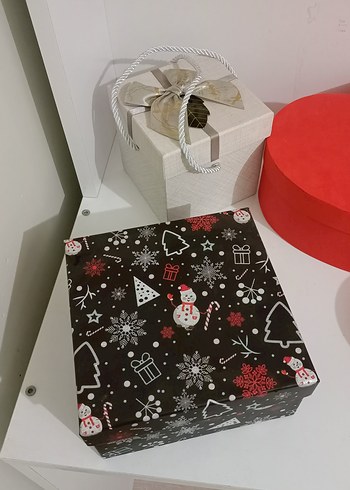 Kırmızı Kalp Şekilli Hediye Kutuları - Görsel 2