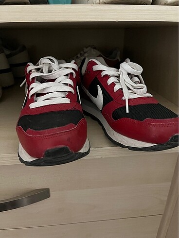 39 Beden bordo Renk Nike orjinal spor ayakkabı ürün temizlenip gönderilecektir.