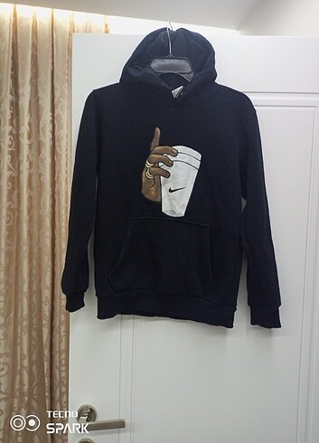 Kapşonlu sweatshirt 